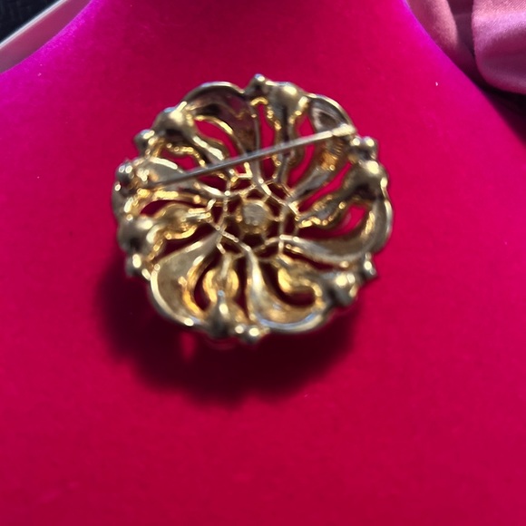 Trifari Crown Over T Gold Tone
Faux Pearl Laurel Leaf Round... - Picture 2 of 4